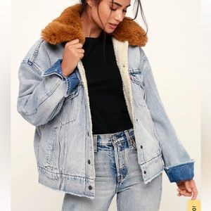 LEVIS OVERSIZED SHERPA DENIM JACKET
